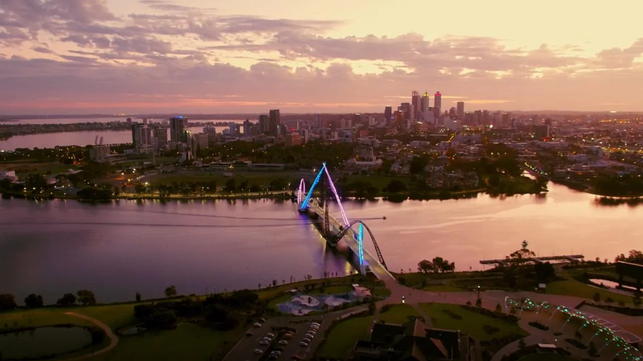 Perth smashes house price records, crosses $700k median for first time